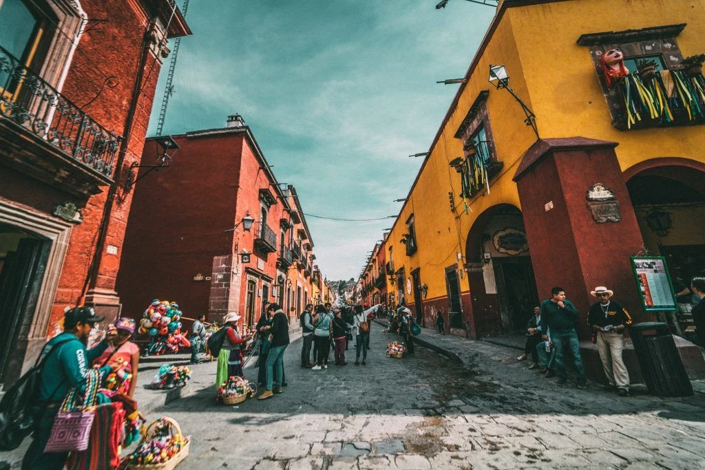 Beautiful street in San Miguel de Allende to visit when moving to Mexico