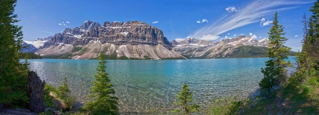 Depiction of a lake in a sunny day in British Columbia, Canada